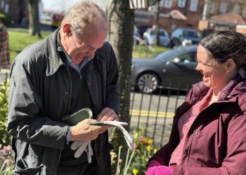 Liberal Democrat leader Ed Davey meeting residents at The Spinney in High Heaton, Newcastle. Photo: LDRS.