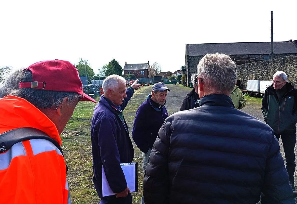 Paul explains, photo by Ray Casey